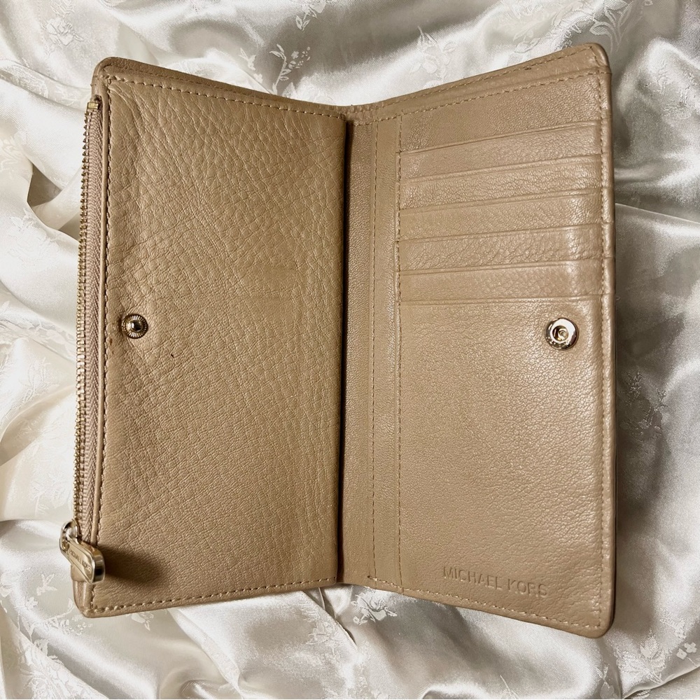 MICHAEL Michael Kors Ludlow Beige Wallet - Picture 5 of 11
